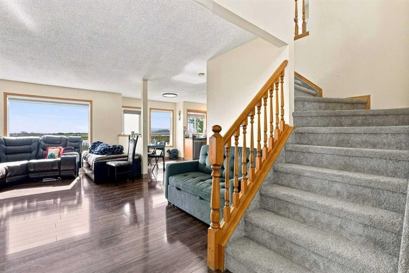 55 Anaheim Crescent NE, Monterey Park — interior photo 5