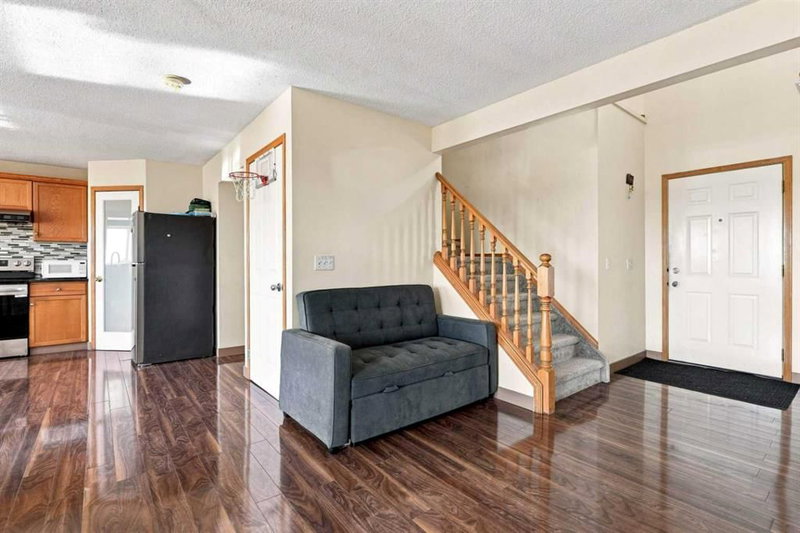 55 Anaheim Crescent NE, Monterey Park — interior photo 6