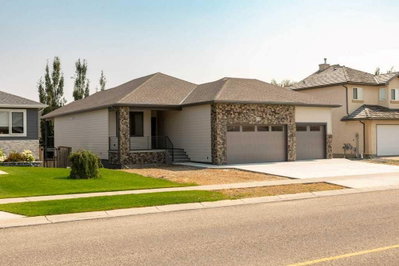 1027 Canyon Boulevard W