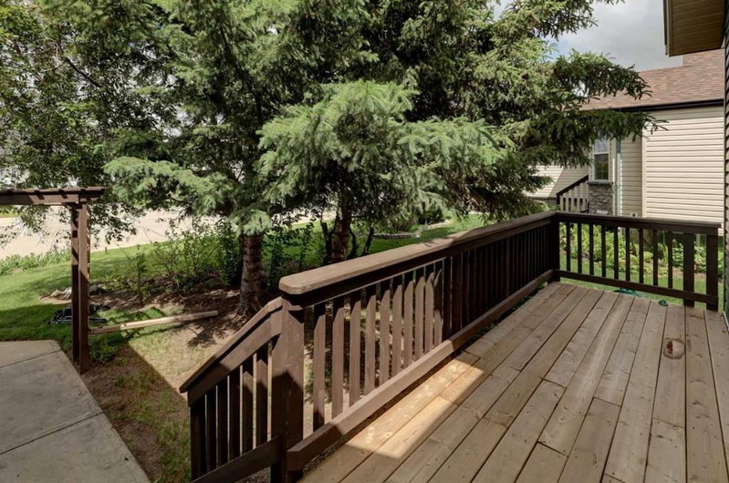 123 Hillview Road, Hillview Estates — photo 3