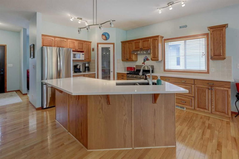 123 Hillview Road, Hillview Estates — interior photo 5