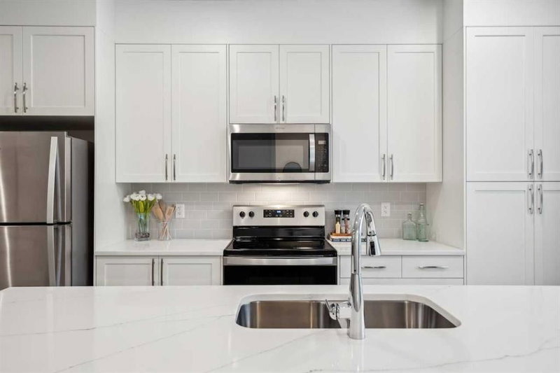 501, 24 Park Street, Greystone — interior photo