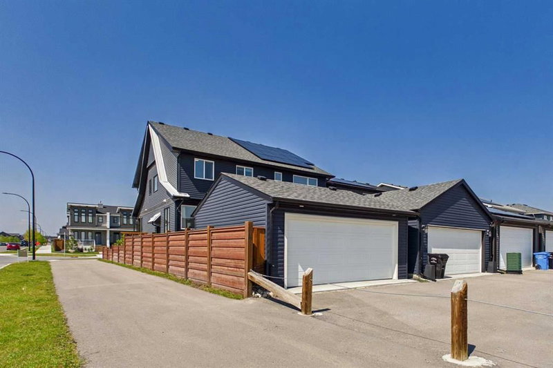 182 Rowley Gate NW, Haskayne — interior photo
