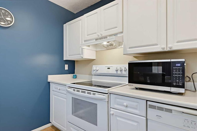 15, 3620 51 Street SW, Glenbrook — interior photo 5