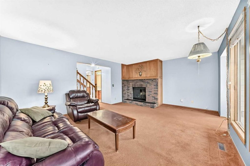 4008 46 Street SW, Glamorgan — interior photo