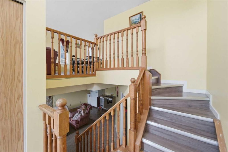 96 Falshire Close NE, Falconridge — interior photo