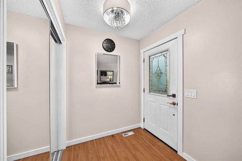 617 Whitewood Road NE, Whitehorn — interior photo