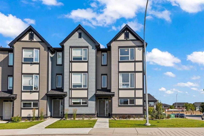 30 Evanscrest Manor NW