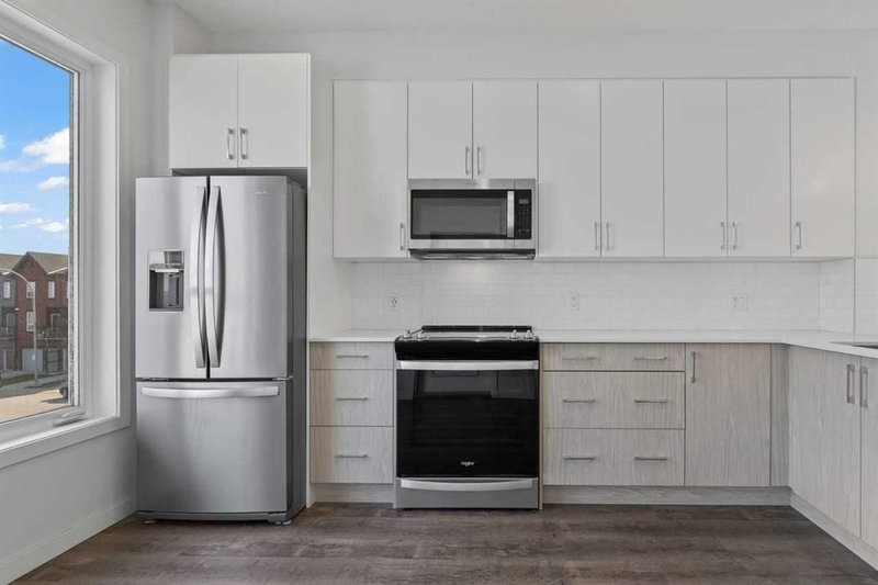 30 Evanscrest Manor NW, Evanston — interior photo 6