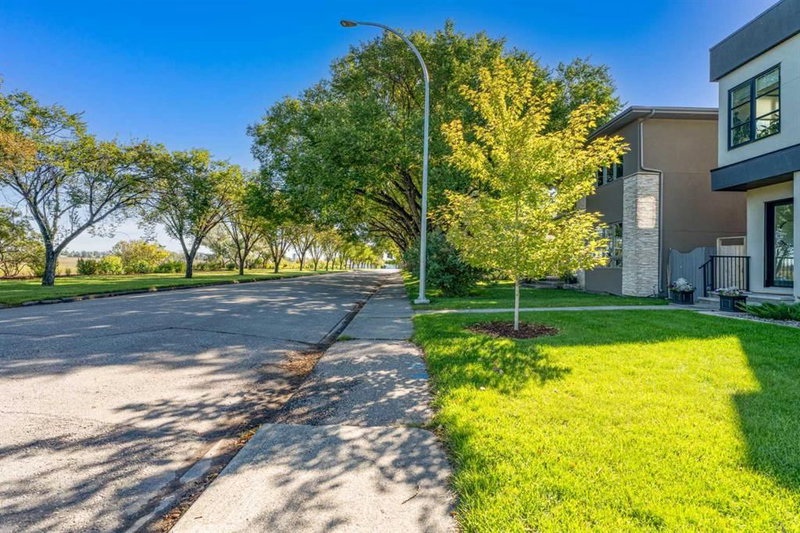 1141 Renfrew Drive NE, Renfrew — photo 2