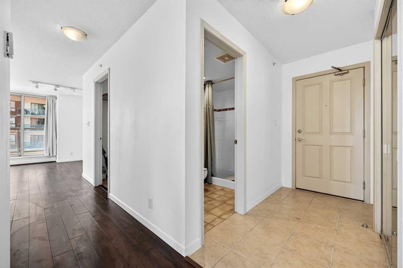 1301, 650 10 Street SW, Downtown West End — interior photo