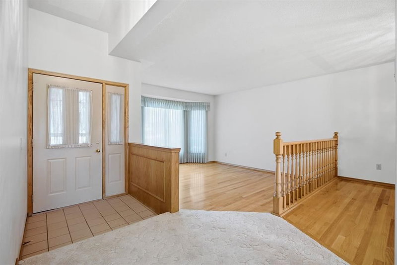 37 Edgeview Road NW, Edgemont — interior photo 5