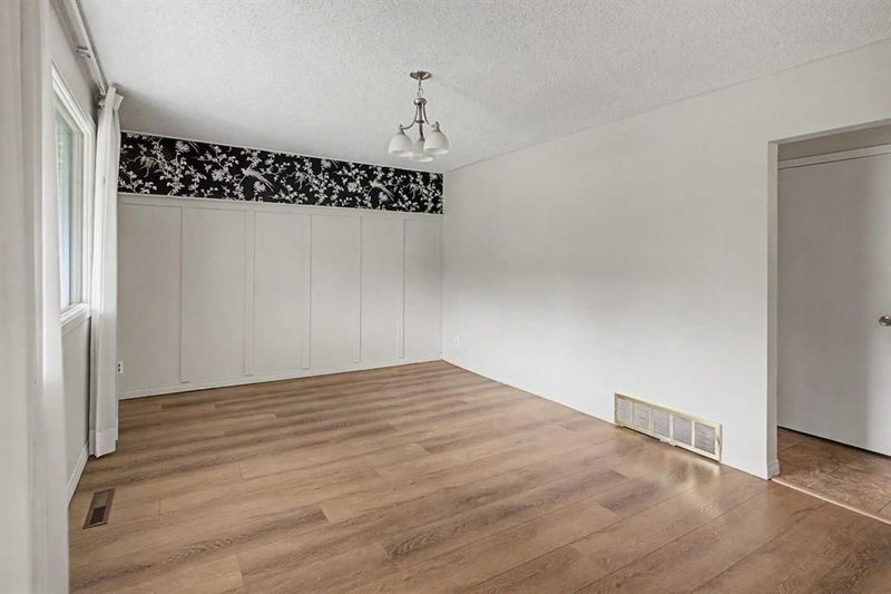 2214 24A Street SW, Richmond — interior photo 6