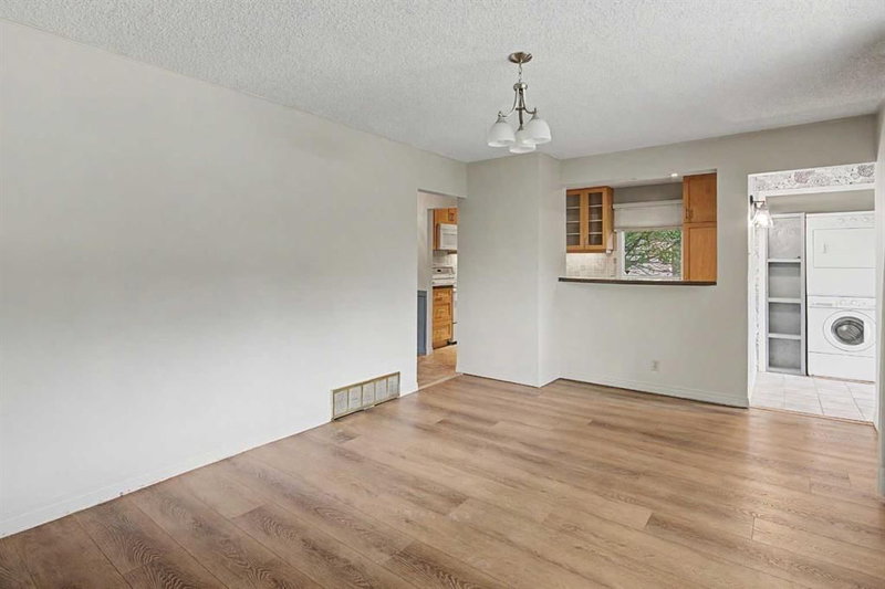 2214 24A Street SW, Richmond — interior photo 7