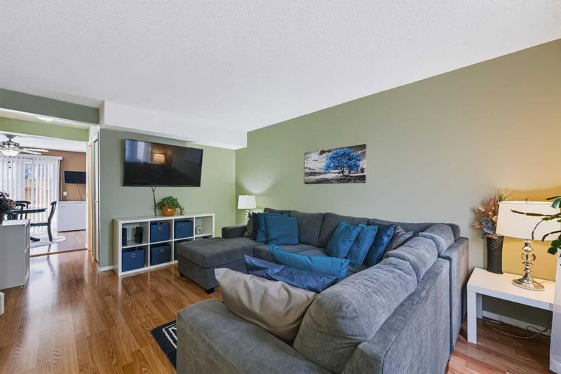 108 Falshire Terrace NE, Falconridge — interior photo 5