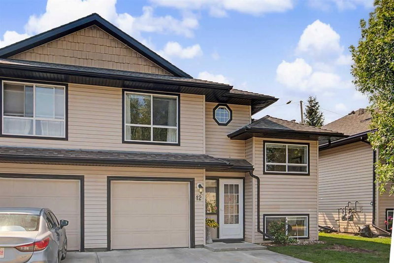 12 - 103 Fairways Drive NW