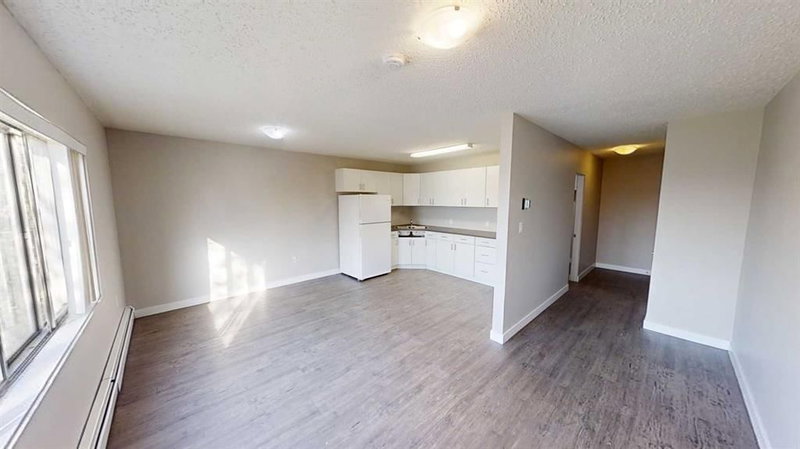 302 - 9926 105 Avenue