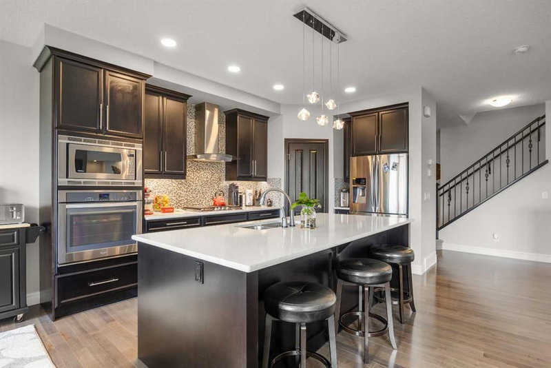 183 Aspen Acres Manor SW, Aspen Woods — interior photo 7