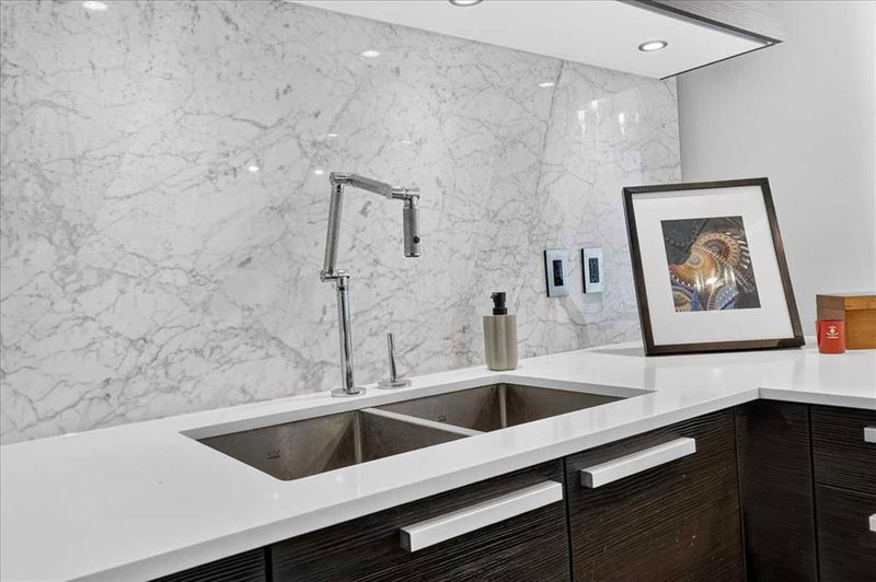 302, 738 1 Avenue SW, Eau Claire — interior photo 5