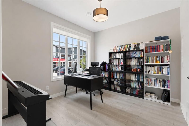 830 81 Street SW, West Springs — interior photo 5