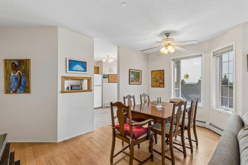 1203, 1203 Sienna Park Green SW, Signal Hill — interior photo 5