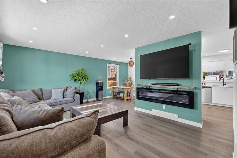 24 Penworth Crescent SE, Penbrooke Meadows — interior photo 5