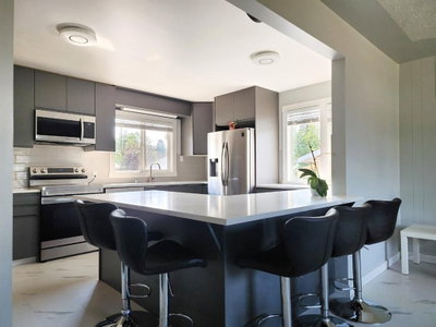5122 5th Street W