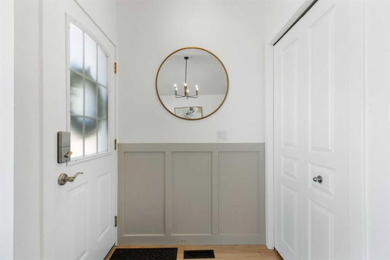 501 55 Avenue SW, Windsor Park — interior photo