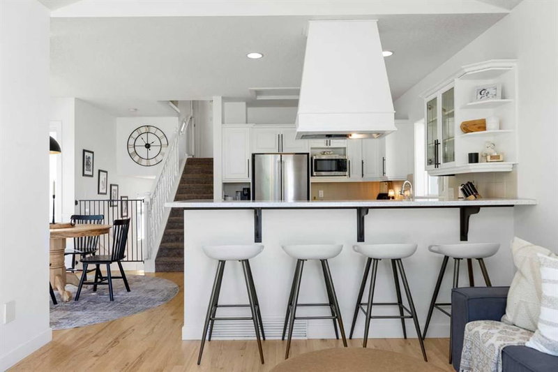 501 55 Avenue SW, Windsor Park — interior photo 6