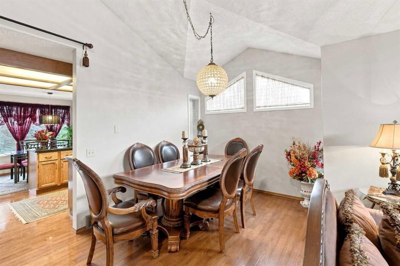 2709 Signal Hill Bay SW, Signal Hill — interior photo