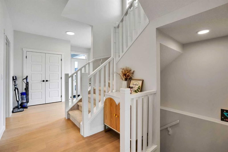 101 Wolf Hollow Terrace SE, Wolf Willow — photo 3