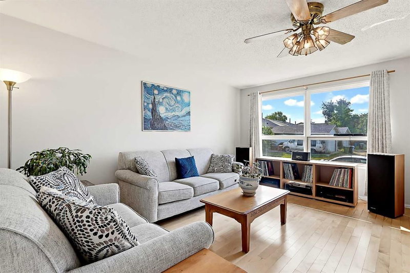 40 River Valley Crescent SE, Riverbend — interior photo