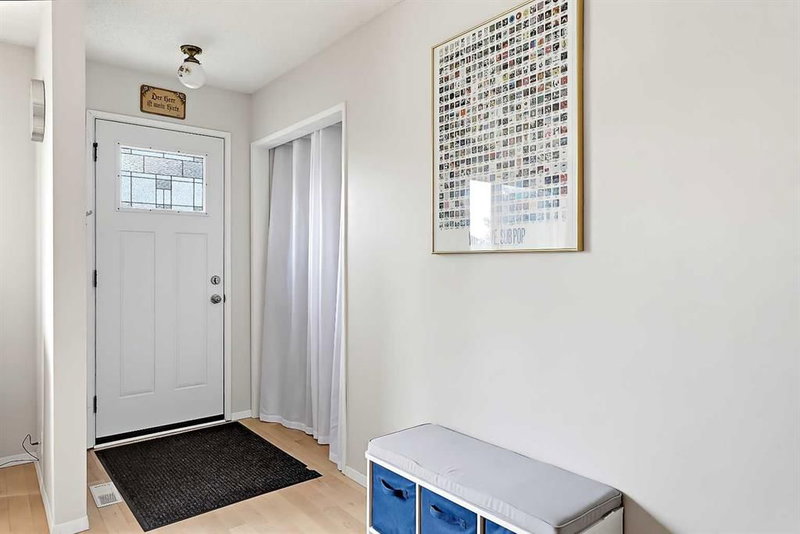 40 River Valley Crescent SE, Riverbend — interior photo 5
