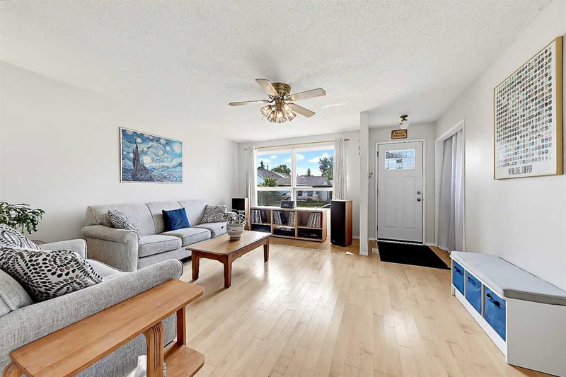 40 River Valley Crescent SE, Riverbend — interior photo 6