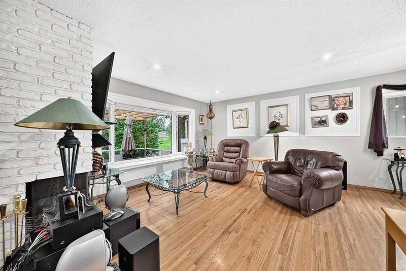 728 Willacy Drive SE, Willow Park — interior photo 5
