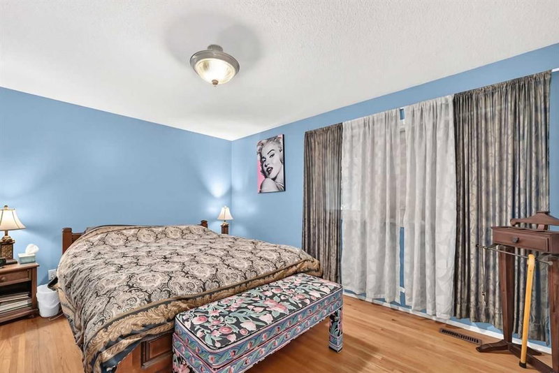 728 Willacy Drive SE, Willow Park — interior photo 6