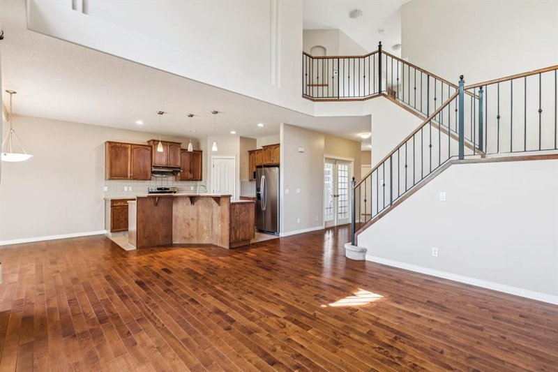 91 St Moritz Terrace SW, Springbank Hill — interior photo 5