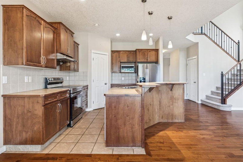 91 St Moritz Terrace SW, Springbank Hill — interior photo 7