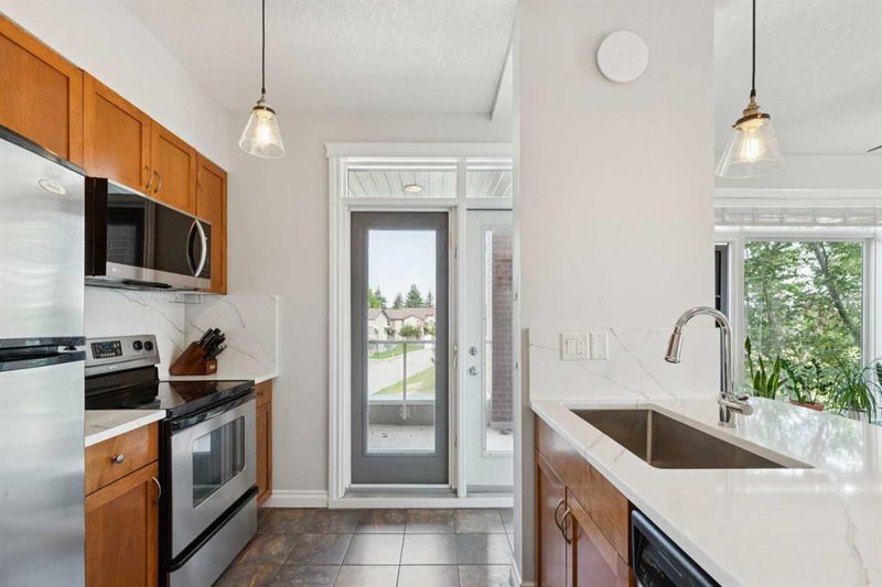 311, 2 Hemlock Crescent SW, Spruce Cliff — interior photo