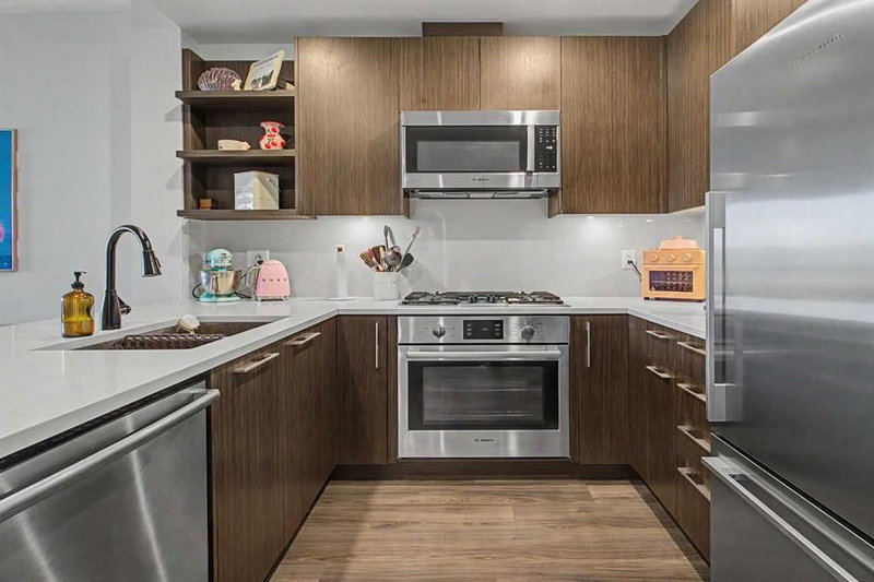 422, 88 9 Street NE, Bridgeland/Riverside — interior photo