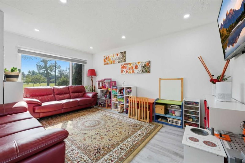 20 Rossburn Crescent SW, Rosscarrock — interior photo 5