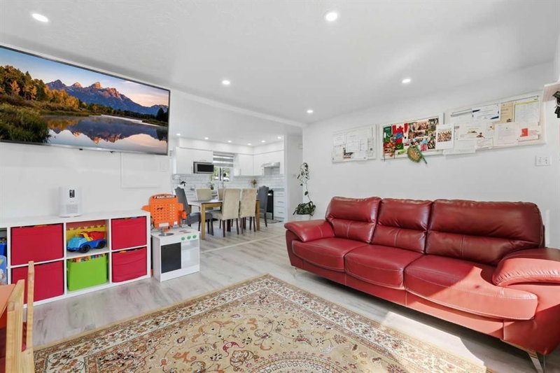 20 Rossburn Crescent SW, Rosscarrock — interior photo 6