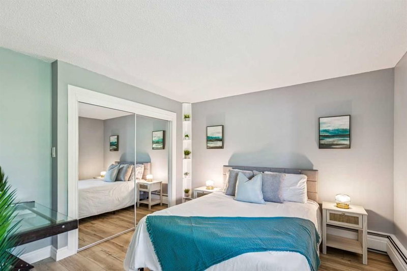 8302, 315 Southampton Drive SW, Southwood — interior photo 6