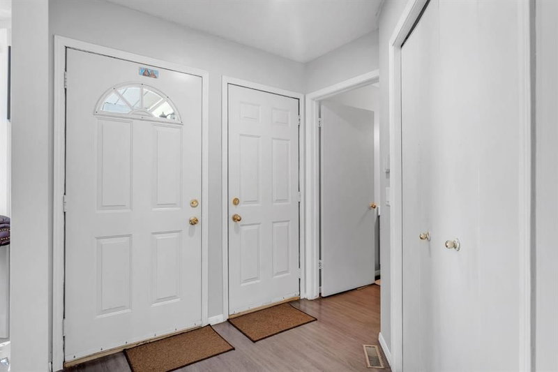 11 Arbour Summit Close NW, Arbour Lake — interior photo
