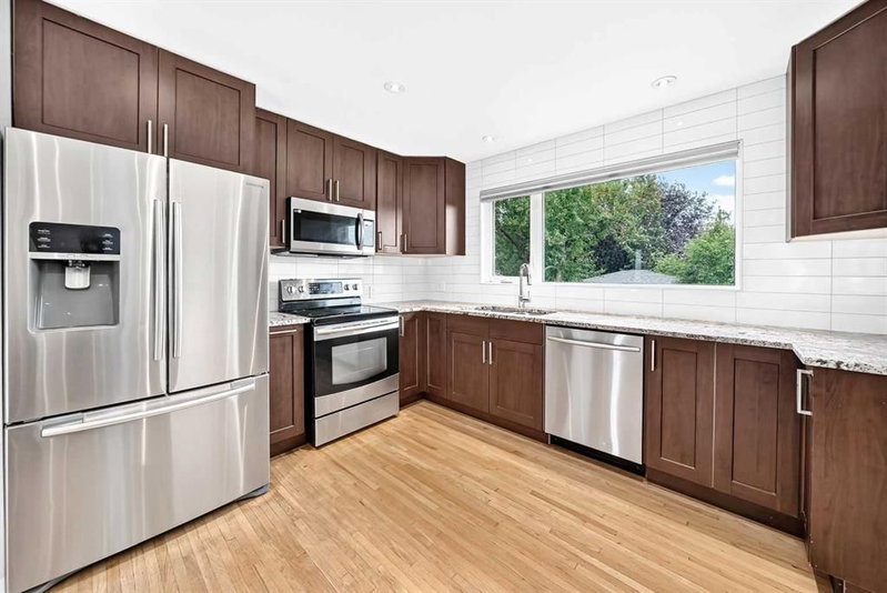 173 Cornwallis Drive NW, Cambrian Heights — interior photo