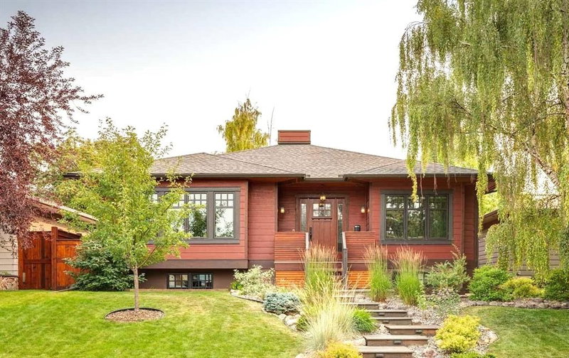 Detached at 95 Lissington Drive SW, North Glenmore Park — listing photo