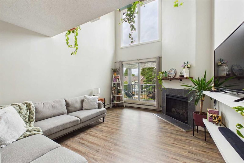 831, 6400 Coach Hill Road SW, Coach Hill — interior photo