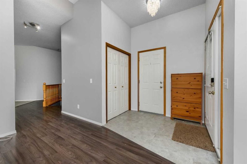 25 Prestwick Pond Terrace SE, McKenzie Towne — interior photo 5