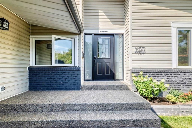 1220 73 Avenue SW, Kelvin Grove — interior photo