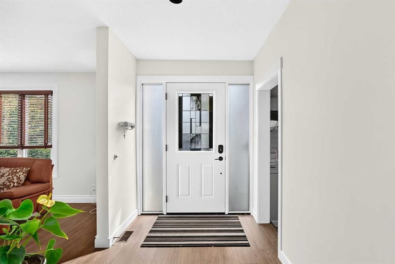 1220 73 Avenue SW, Kelvin Grove — interior photo 5